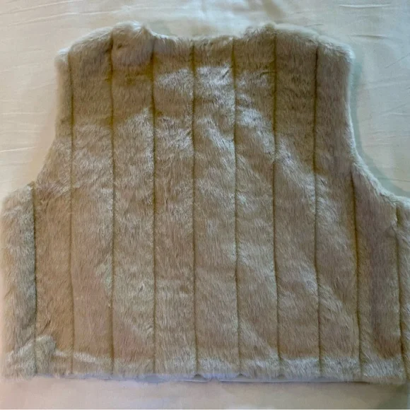 Cream Faux Fur Vest - Picture 2 of 3